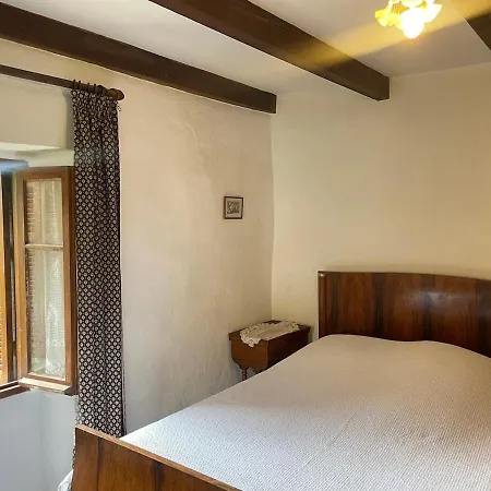 Casa de Férias Charmante Maison Authentique Et Au Calme Tavera