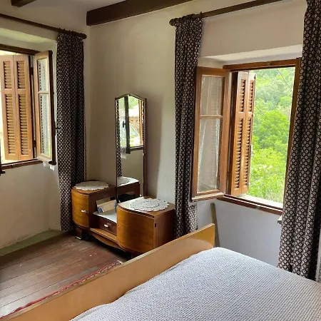 Prázdninový dům Charmante Maison Authentique Et Au Calme Tavera